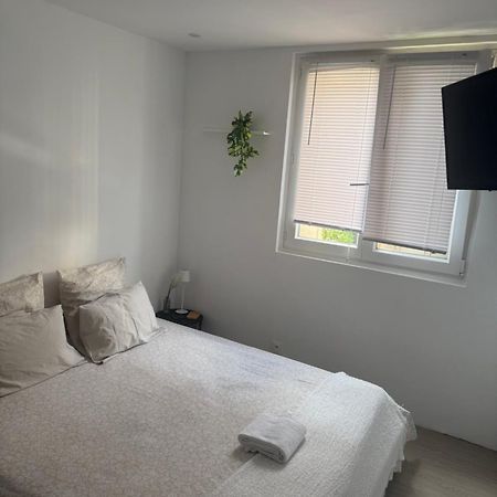 Privat Room In Private Security Residence With Free Parking, 1 Minute From Tramway, 9 Minutes From De Center, Accessible All Transports Νίκαια Εξωτερικό φωτογραφία